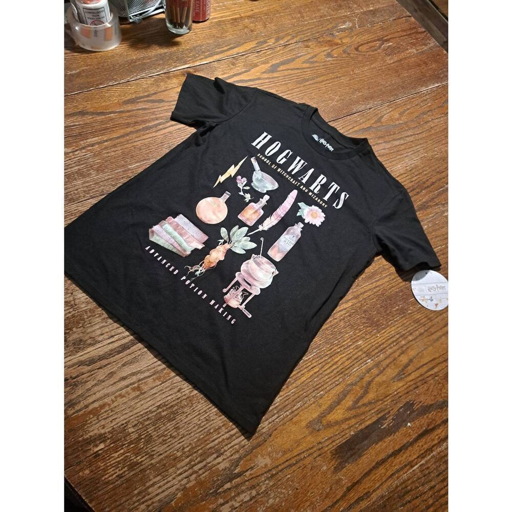 New Harry Potter Hogwarts Potions Tee NWT Women’s XS Black Graphic T-Shirt